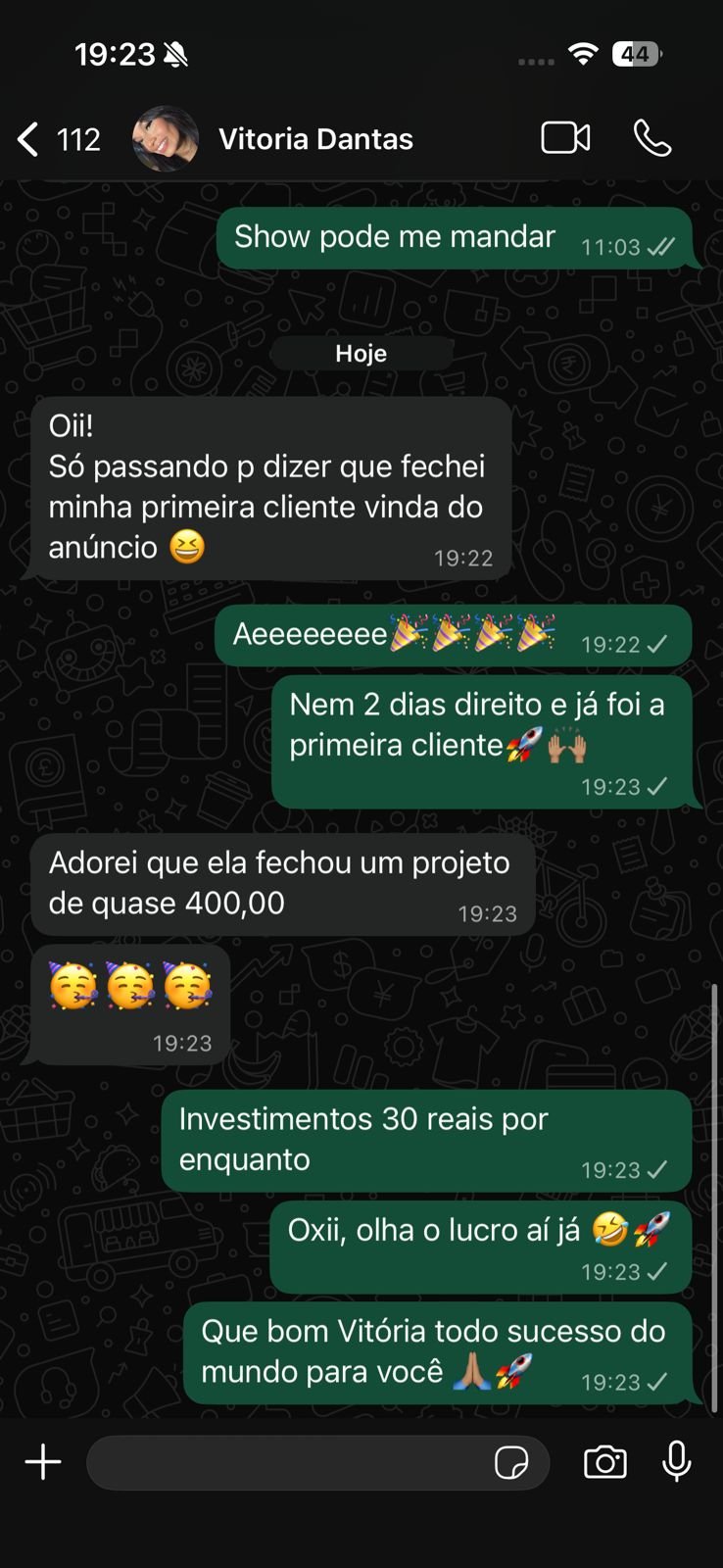 Vitória Dantas — primeira cliente do anúncio